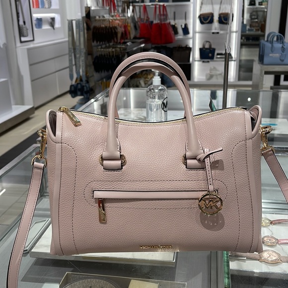 MICHAEL KORS 
Carine Large Pebbled Leather Top Zip Satchel
Powder Blush
NWT - Picture 3 of 16